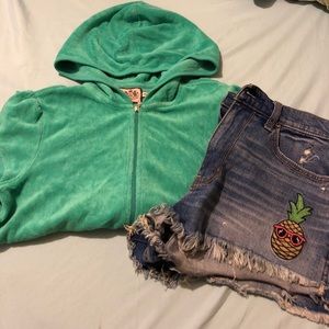Juicy couture green sleeveless sweater